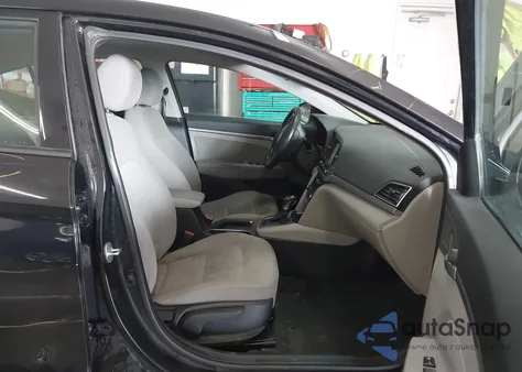 2018 Hyundai Elantra Value Edition z USA, uszkodzony, nr VIN 5NPD84LF4JH391529